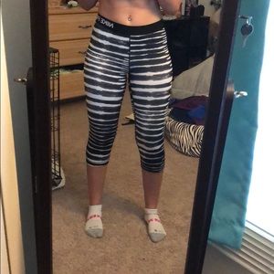 Zebra cropped compression leggings